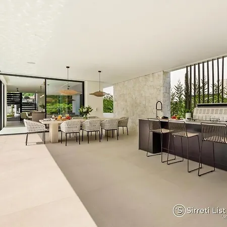 Vacation I Sirius, Golf Valley, Private Heated Pool, Sauna, Billiard, Cinema, Awarded Βίλα *